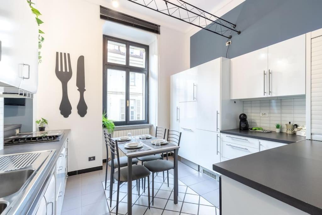 Historical Suite - Pieno Centro - Porta Nuova- Piazza Castello ตูริน ภายนอก รูปภาพ